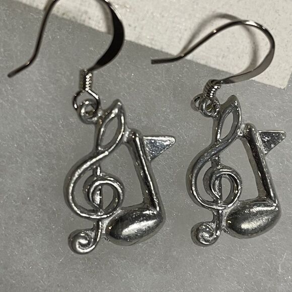 Music earrings-Simply Pewter treble clef & 8th note.  Beautiful polished pewter - Picture 4 of 5